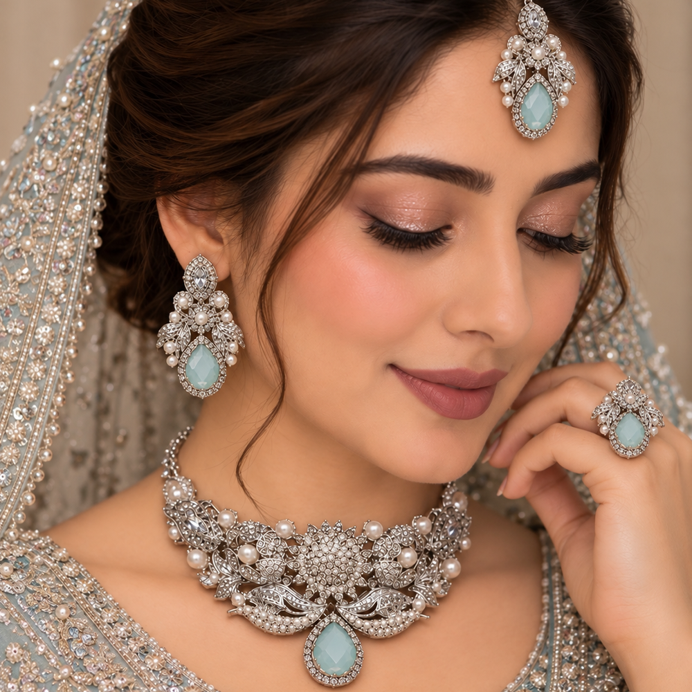 Silver Turquoise Toned mini collar