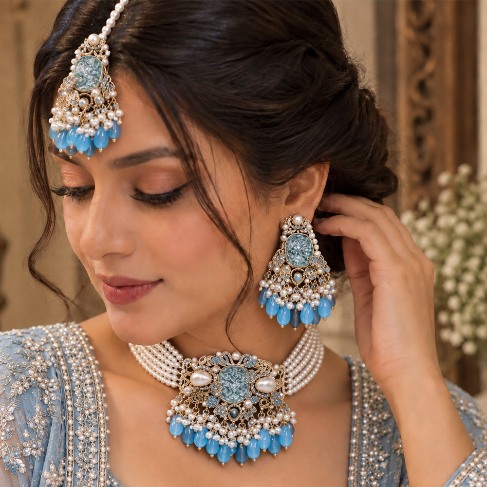 zeenat azure shade half choker