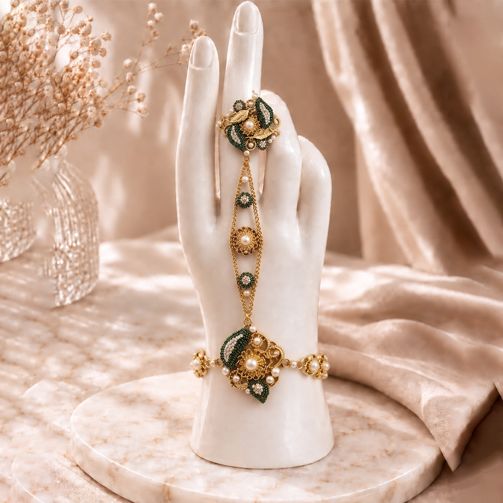 Green rose pearl harness