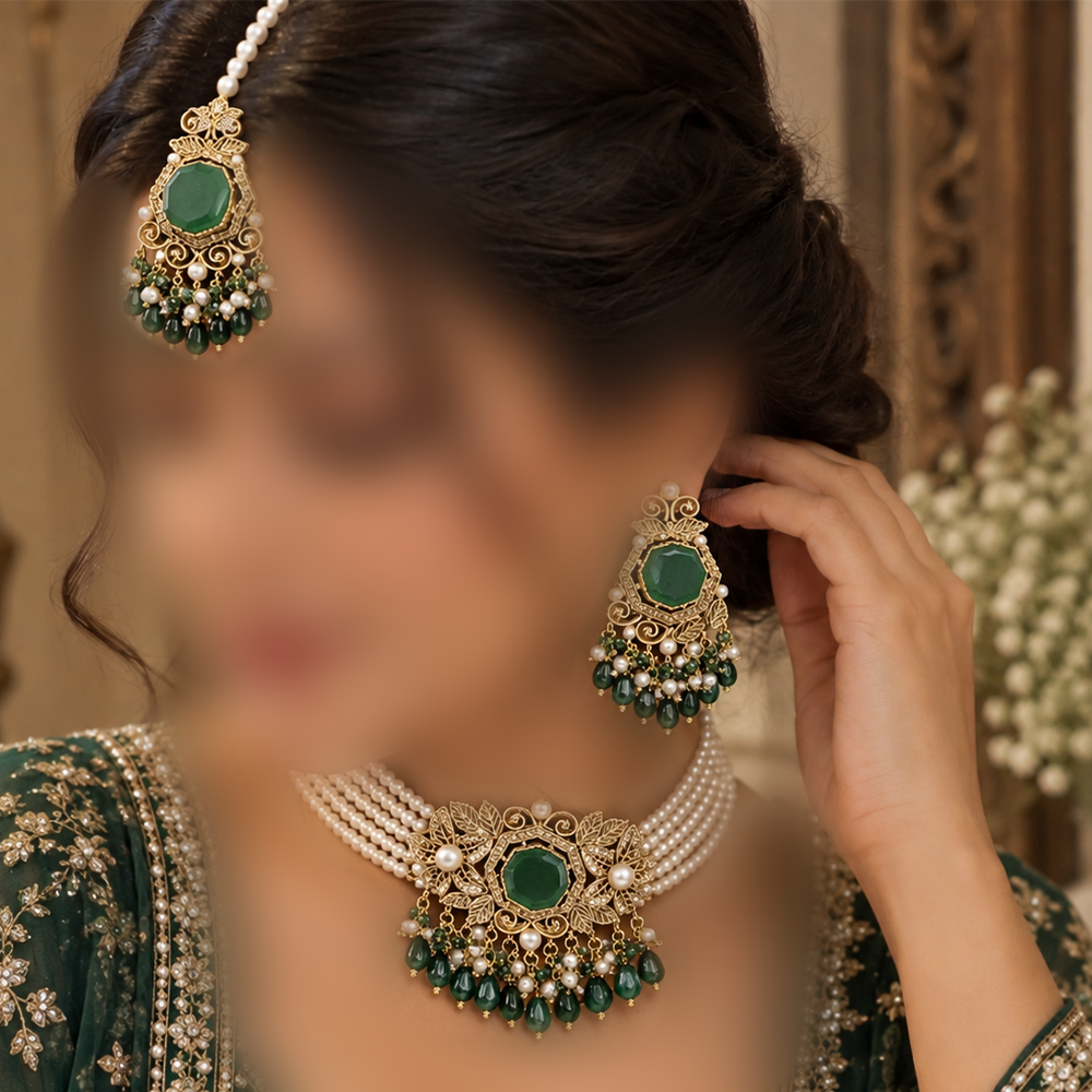zeenat half choker