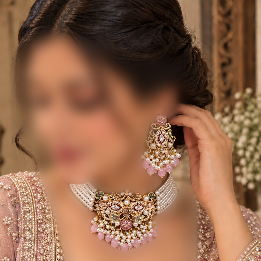 zeenat pinky half choker