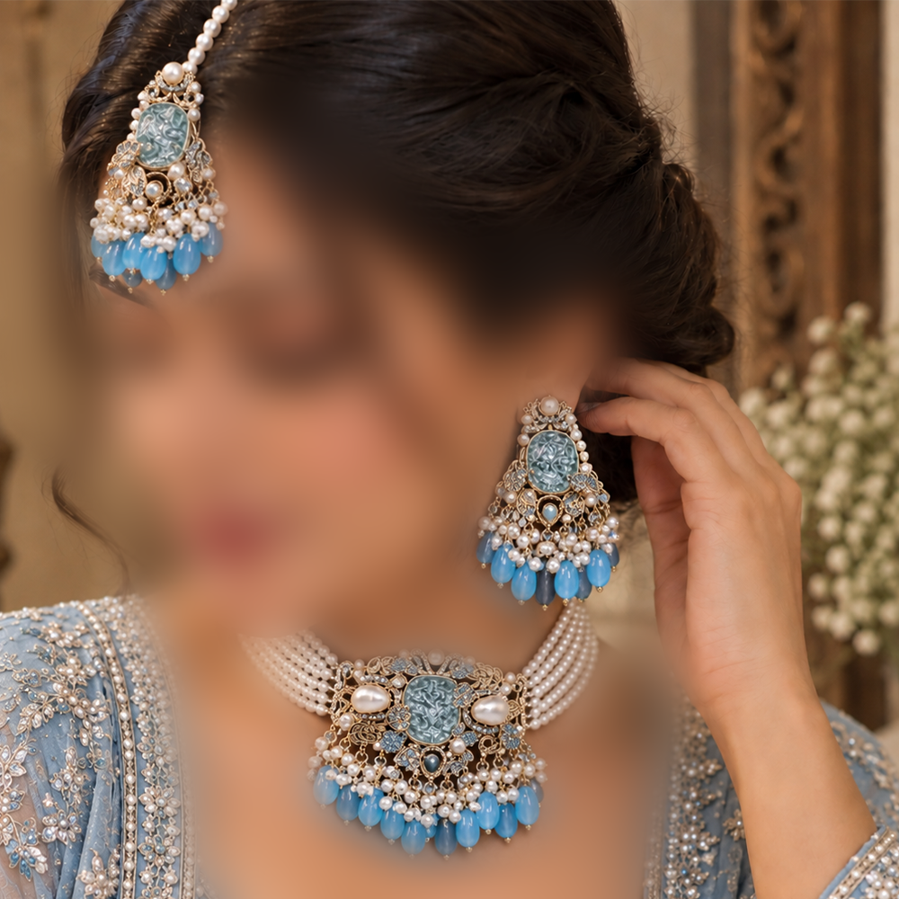 zeenat azure shade half choker